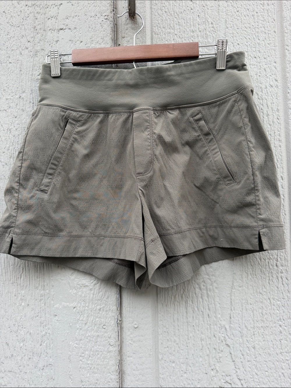 Athleta Women’s Trekkie North Olive Green High-Waist Active Shorts Size: 4 - Picture 2 of 9